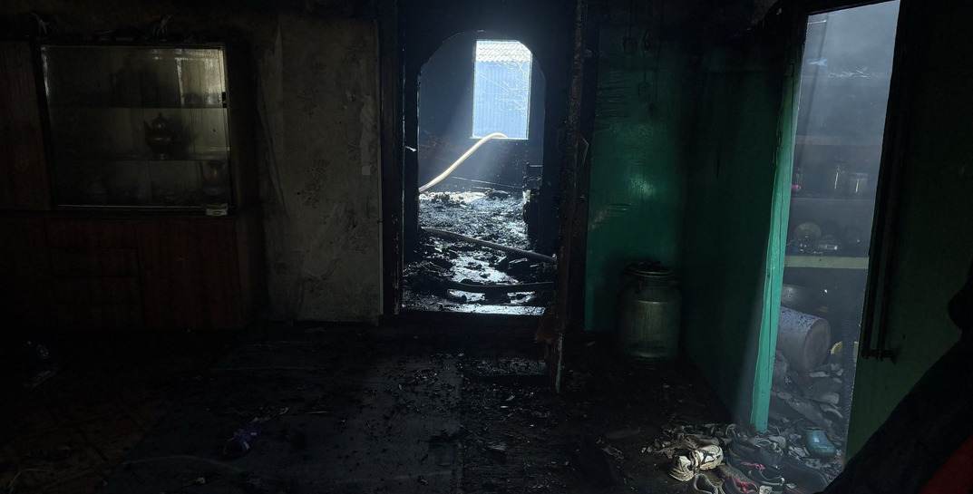 В Кричевском районе мужчина решил навести порядок на подворье знакомого и случайно сжег его дом