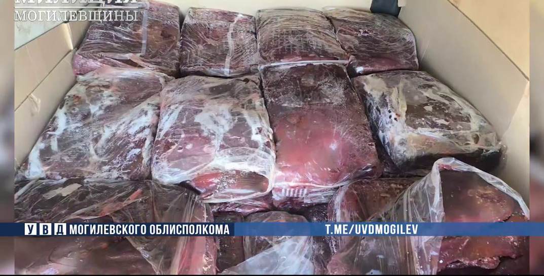 В Мстиславском районе остановили грузовик, в котором перевозили крупную партию мяса без документов