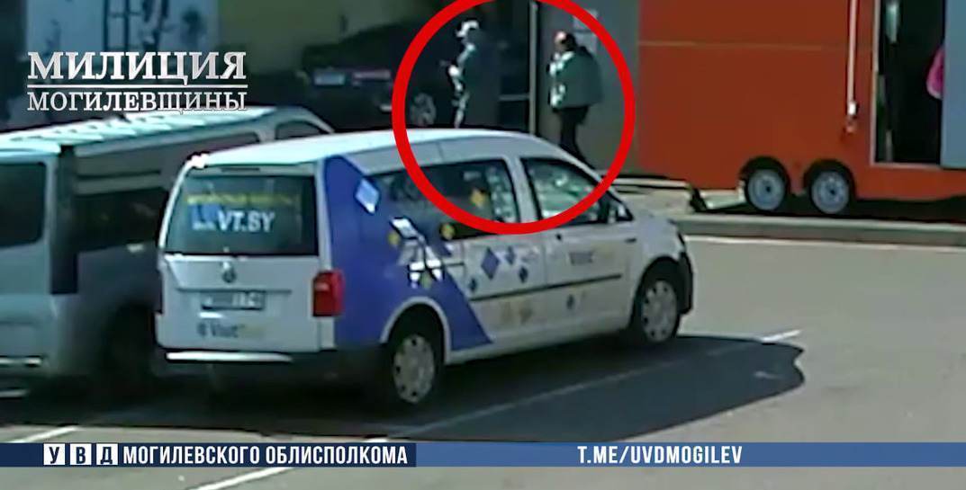 В Бобруйске задержали 43-летнюю курьершу мошенников — она забрала у пожилого мужчины 10 тысяч рублей