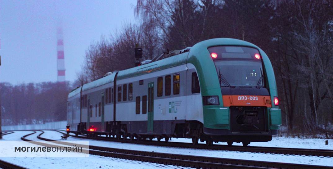 В Могилевской области из-за упавших деревьев задерживаются поезда