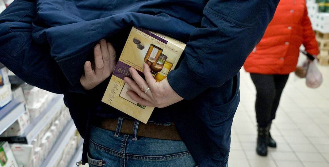 В Могилеве парень выносил товары из магазинов, а затем продавал их