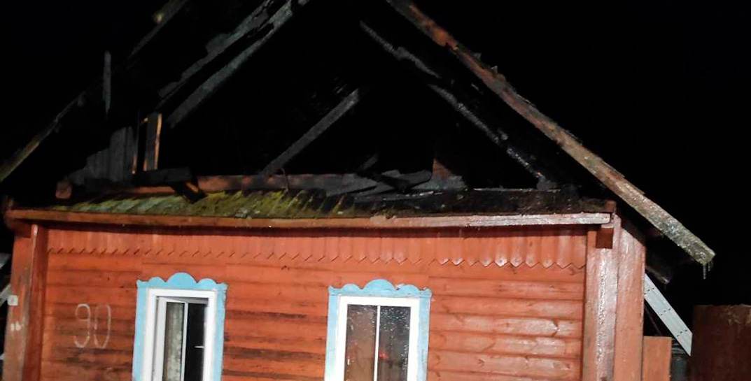 Женщина с двумя детьми спасалась через окно — пожар в Славгородском районе