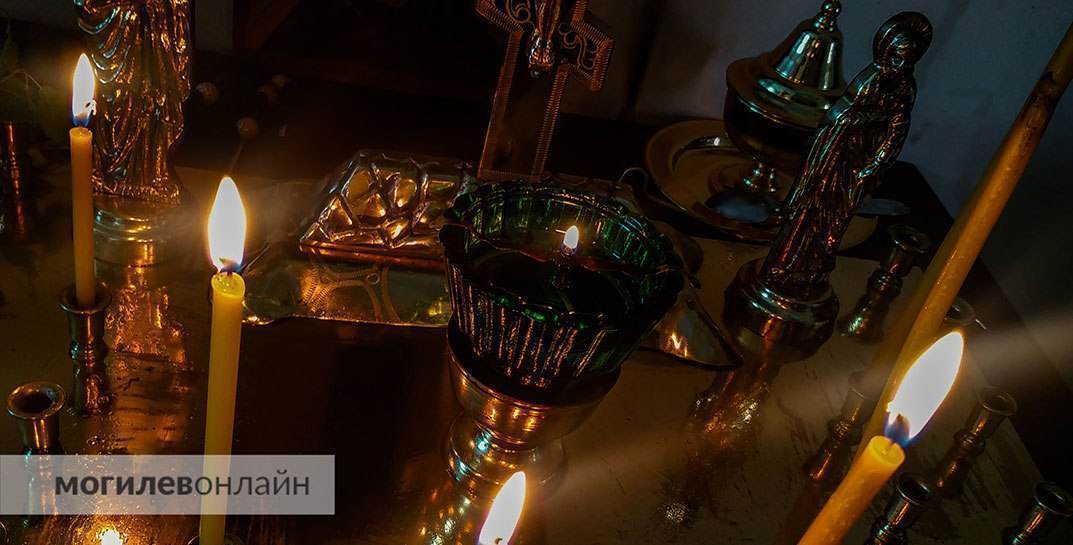 «Оставлять на могиле еду и рюмки с алкоголем — оскорбление усопшего». Белорусский священник высказал мнение о старой традиции на Радуницу