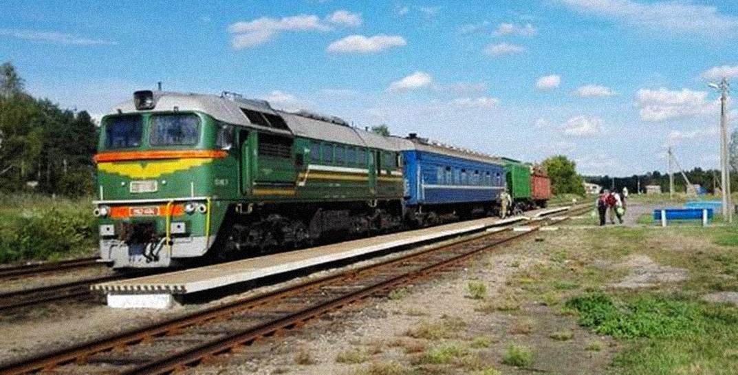 Под Осиповичами закрывают целую железнодорожную ветку. Она очень старая и по ней еще ездит уникальный поезд с пассажирскими и товарными вагонами в одном составе