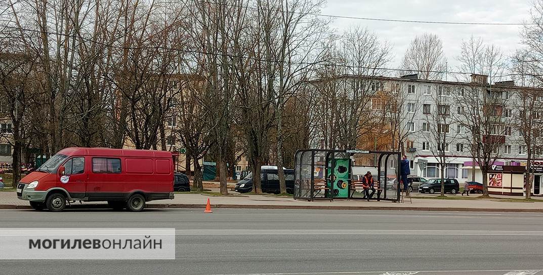 Помните остановку «Электродвигатель», которую испортили вандалы? Ее ремонтируют