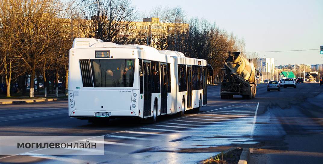 Как и обещали в автобусном парке — сегодня новые «гармошки» повезли первых могилевских пассажиров
