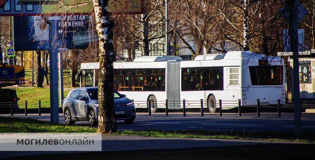 Как и обещали в автобусном парке — сегодня новые «гармошки» повезли первых могилевских пассажиров