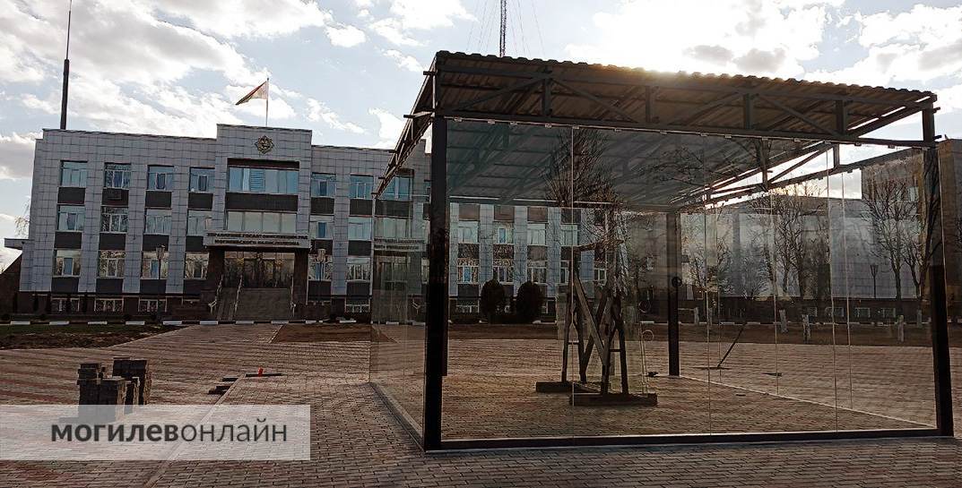 Территорию возле Святого озера в Могилеве продолжают благоустраивать — сейчас делают удобные подходы и дорожки