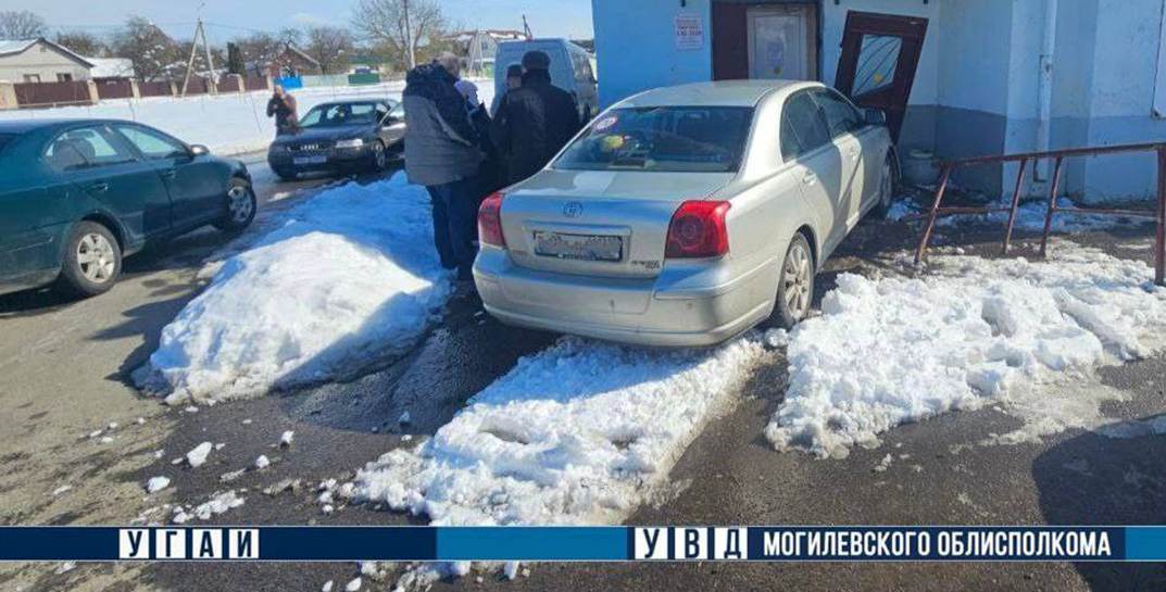 Стали известны подробности вчерашнего ДТП, в котором Toyota протаранила магазин райпо в Могилеве