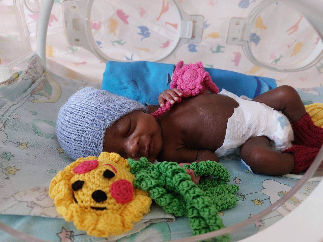 Белорусские медики выходили новорожденную девочку весом 600 граммов
