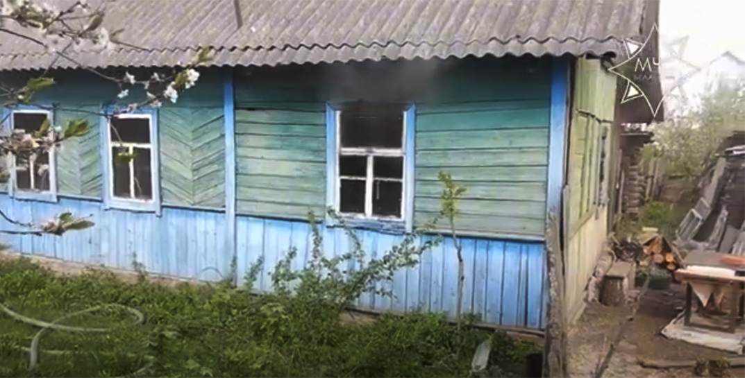 Ушли, оставив горящую свечу — в Могилеве тушили пожар в частном доме