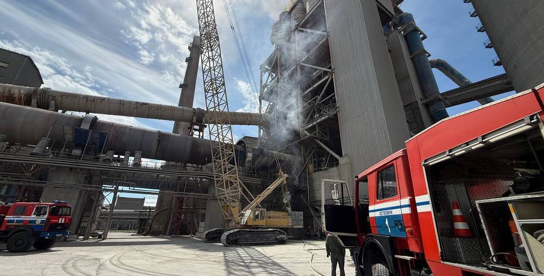 В Костюковичах случился пожар на цементном заводе