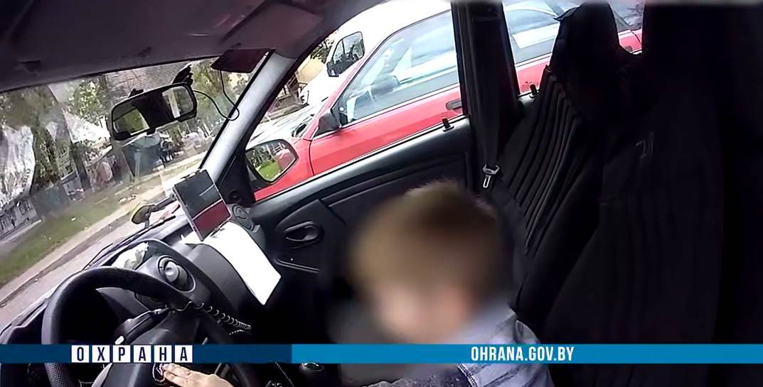 Старшая сестра, которая приглядывала за мальчиком, ненадолго отвлеклась: в Могилеве ребенок убежал с детской площадки и потерялся — все закончилось хорошо