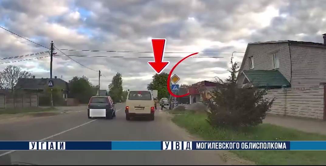 В Бобруйске водитель едва не сбила детей — ее лишили прав на полтора года
