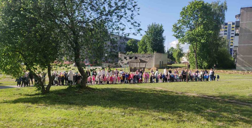 В Гродно спасатели тушили пожар в детском саду — из здания эвакуировали 122 ребенка