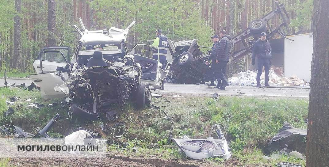 Жесткое ДТП под Могилевом: столкнулись легковушка и большегруз