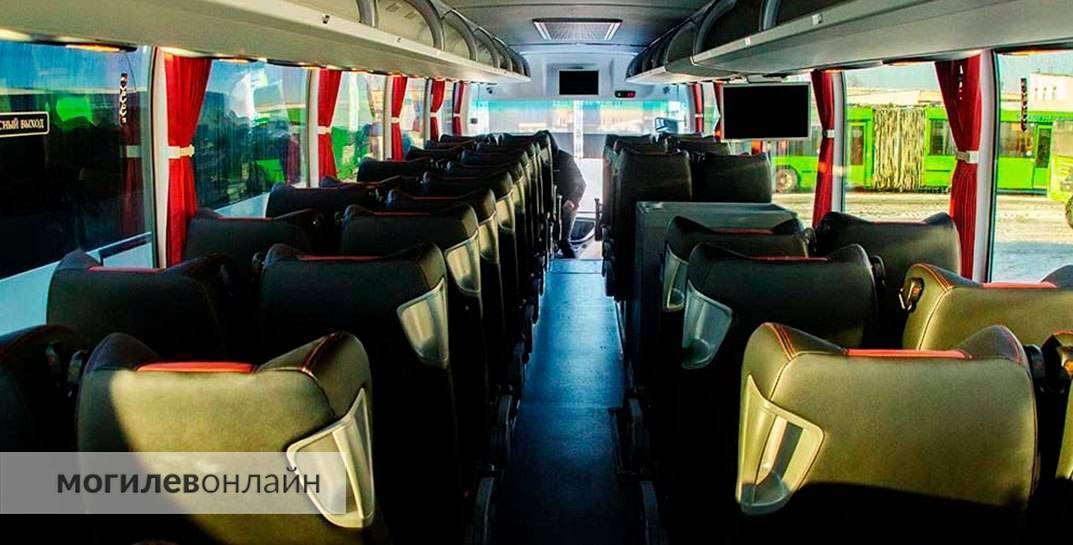В Могилеве автобус врезался в столб, из-за чего пострадала пассажирка — женщина потребовала 50 тысяч рублей компенсации. Вот что решил суд