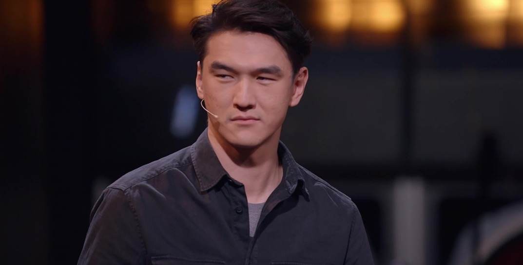 Комика Нурлана Сабурова задержали в аэропорту Шереметьево. Ему грозит депортация из России