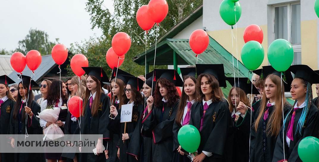 В Беларуси выпускников школ призвали отказаться от одной популярной традиции — она губительна для природы