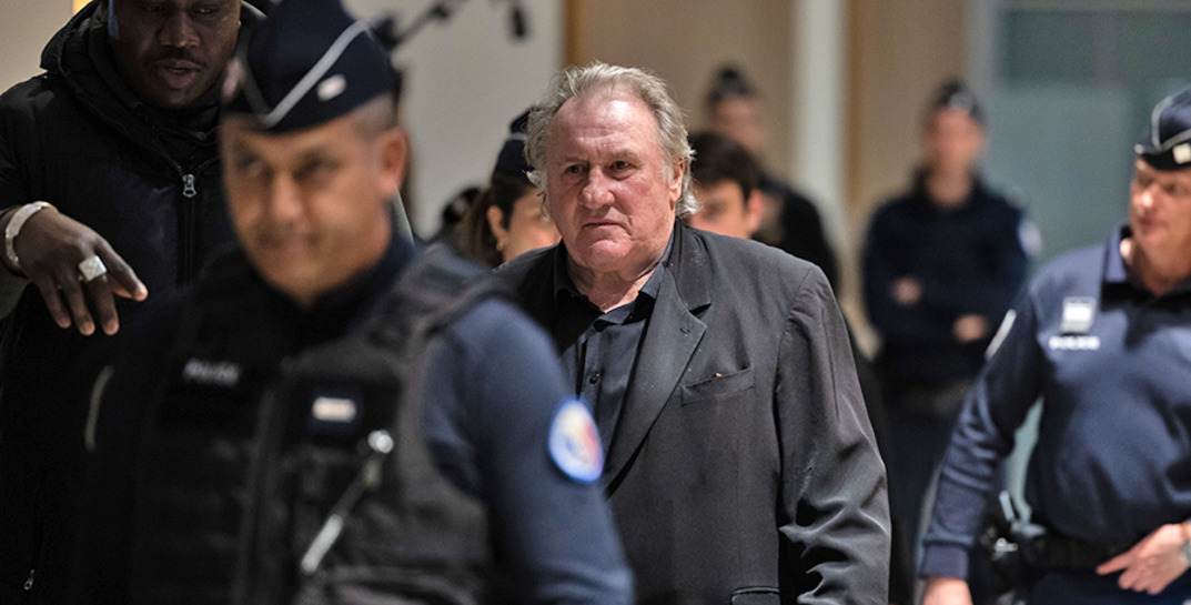 Жерара Депардье признали виновным в сексуальных домогательствах — он получил полтора года тюрьмы условно