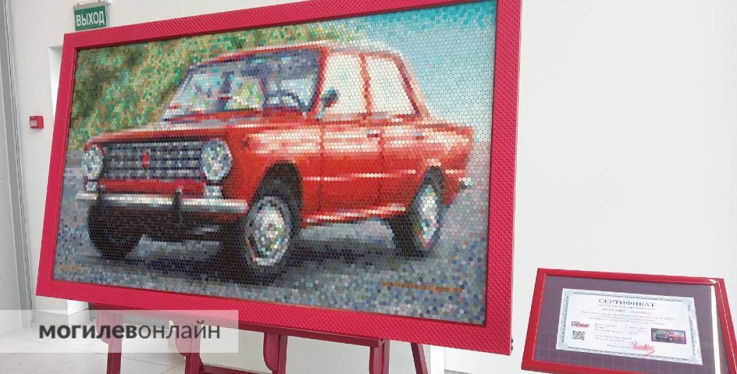 Могилевский художник создал картину с изображением «Копейки» из тысяч копеечных монет