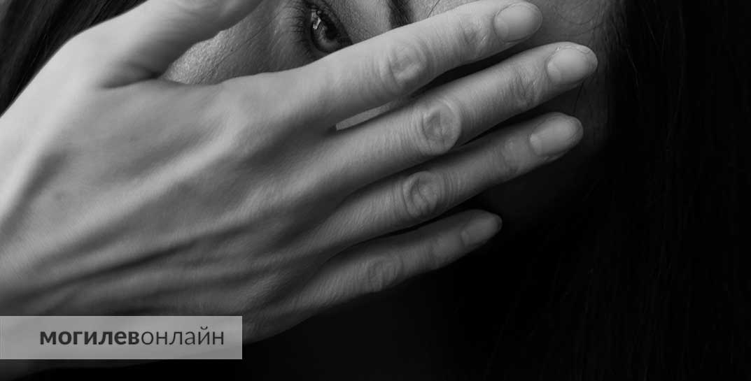 В Бобруйске пьяный мужчина изъявил желание погостить у своей бывшей — в итоге ее чуть не задушил