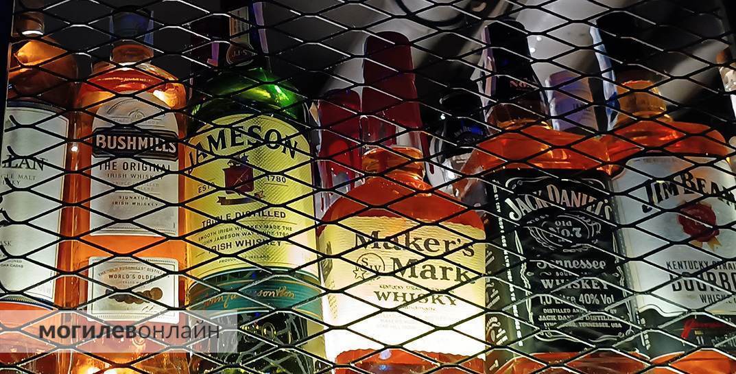 В Беларуси вводят повсеместный запрет на продажу алкогольной продукции. Когда точно и почему так массово?