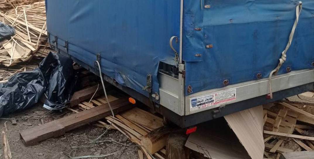 В Борисове подросток разобрал чужой грузовик, чтобы продать по частям