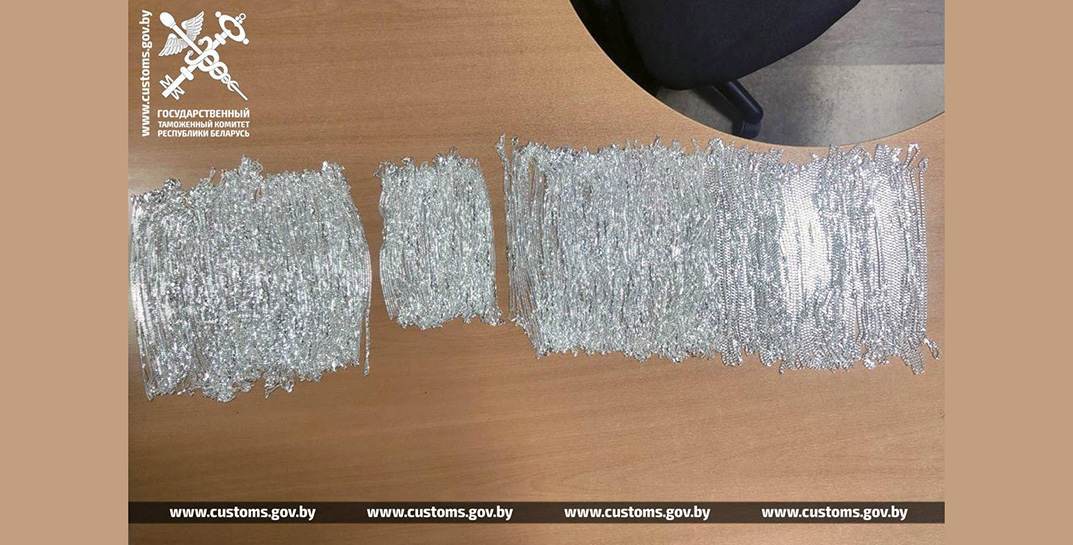 «В обуви водителя нашли 323 серебряные цепочки» — таможенники рассказали об оригинальных попытках ввезти в страну контрабандную ювелирку