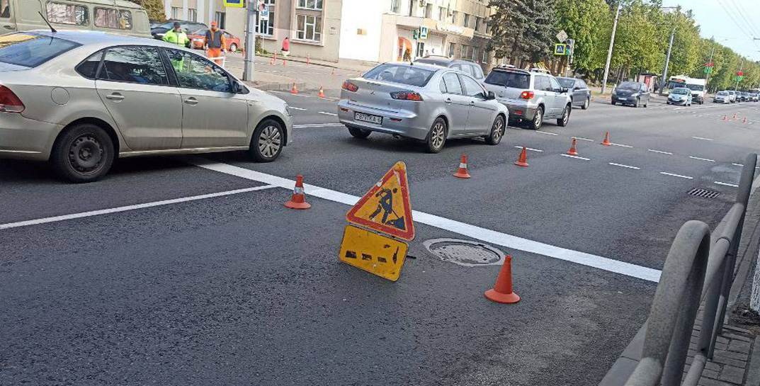Предупреждение для водителей: В Могилеве на Первомайской обновляют дорожную разметку