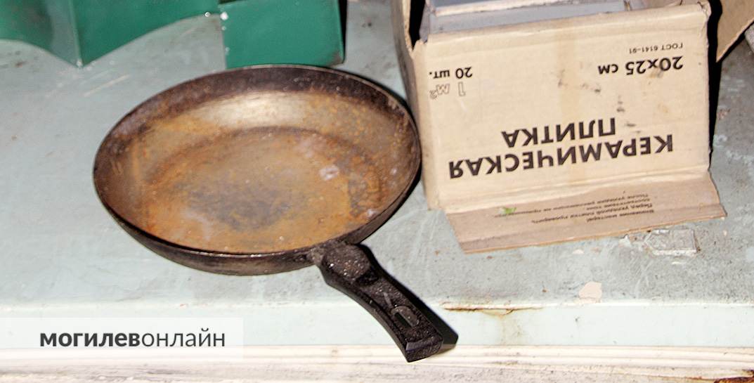 В Могилеве пенсионерка готовила ужин и неудачно наклонилась над горящей плитой. Итог — сильные ожоги и больница