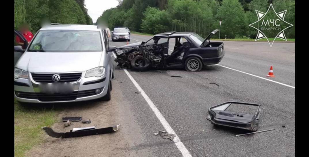 В Глусском районе столкнулись два легковых и грузовой автомобили — понадобилась помощь спасателей