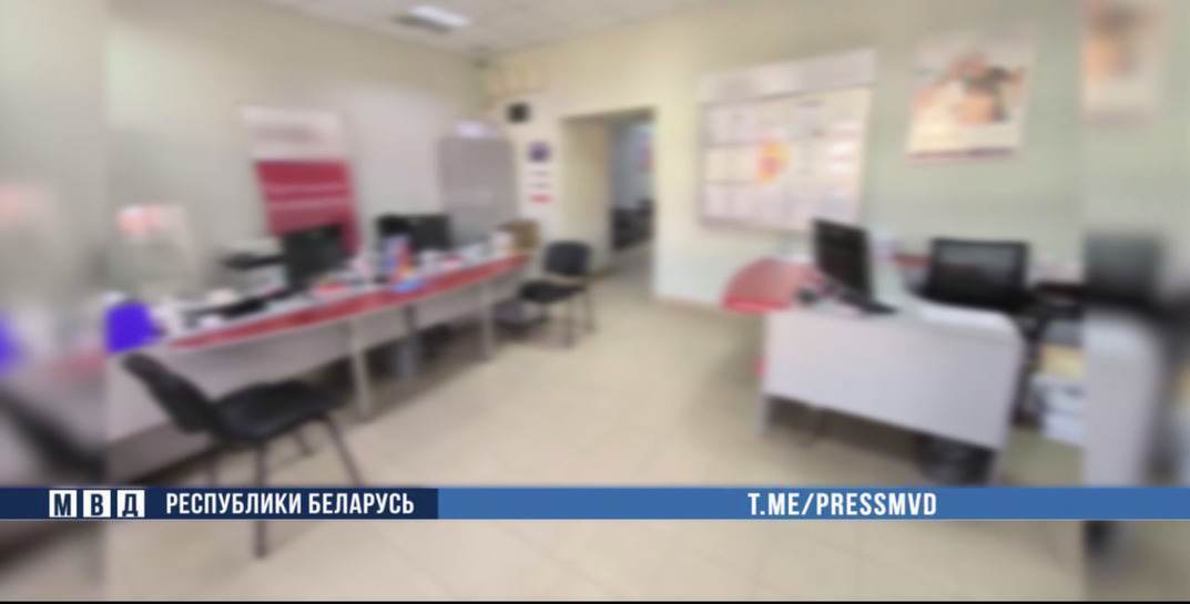 В Могилеве работница банка «одолжила» из кассы 100 тысяч рублей, но забыла вернуть — теперь ей светит большой срок