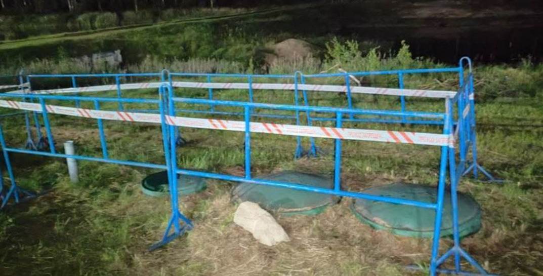 Ребенок беспрепятственно открыл крышку люка: подробности трагедии в Островце, где пятилетний мальчик упал в ливневый колодец и погиб