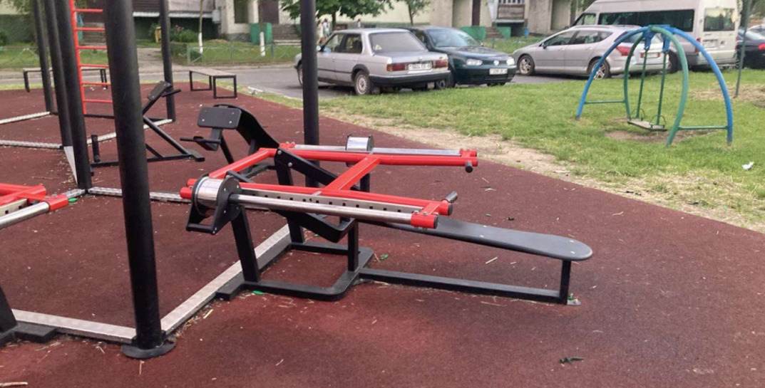 В Костюковичах 7-летняя девочка застряла в уличном тренажере — понадобилась помощь спасателей