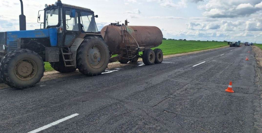 В Мстиславском районе Volkswagen столкнулся с трактором — водитель иномарки погиб