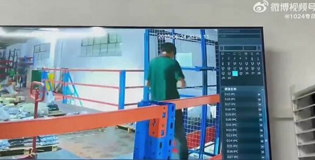Жесть из Китая: рабочий так засмотрелся в телефон, что не заметил, как провалился в шахту лифта