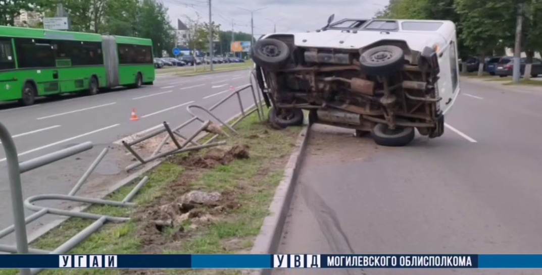 В Могилеве 70-летний водитель создал аварийную обстановку и перевернул проезжающий рядом УАЗ