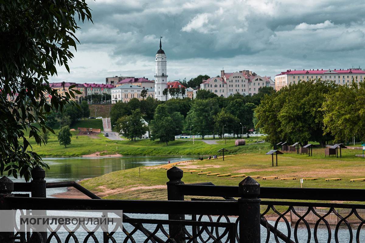 Лето у нас такое, что момент для прогулки надо еще успеть словить! У некоторых жителей Могилева получается 