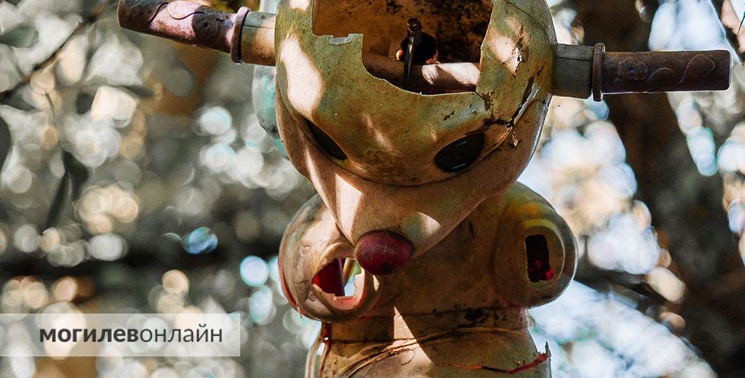 «Срезал волосы ножом, а затем побрил наголо машинкой» — белорус годами истязал малолетнюю дочь. На суде мать девочки умоляла не наказывать «хорошего мужа»