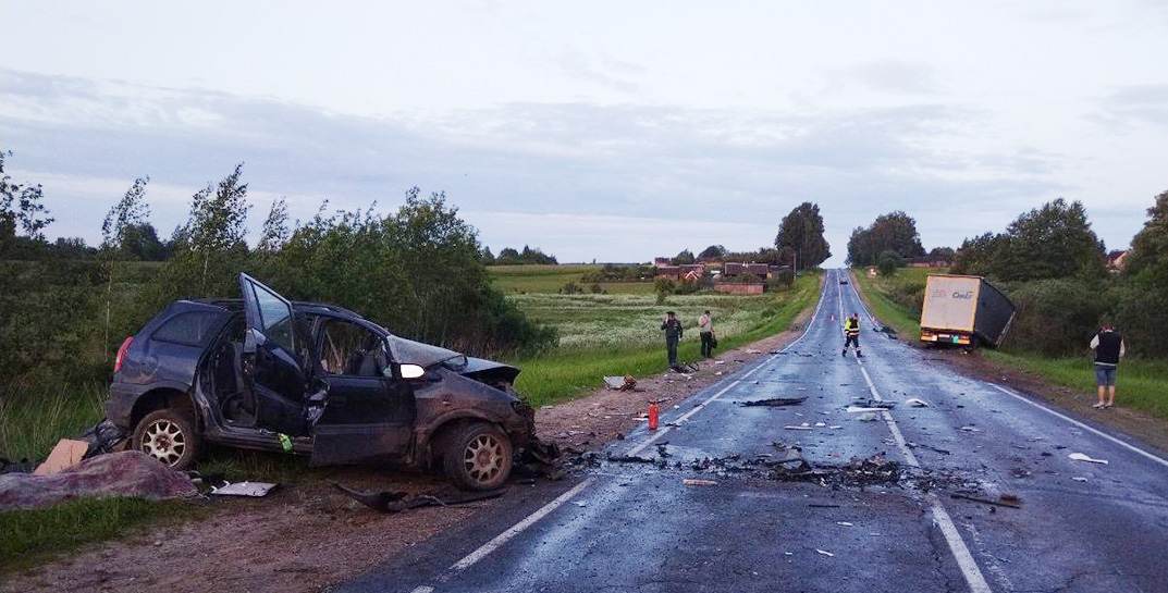 Двое молодых мужчин погибли в аварии на Витебщине