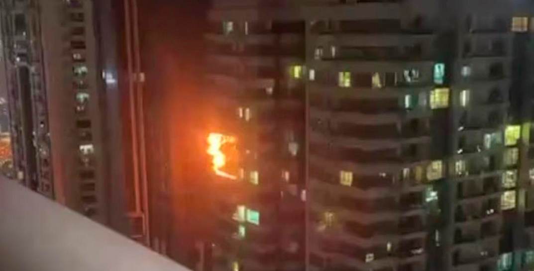 В Дубае вспыхнул пожар в высотном здании Tiger Tower, в результате чего эвакуировали свыше 3800 человек