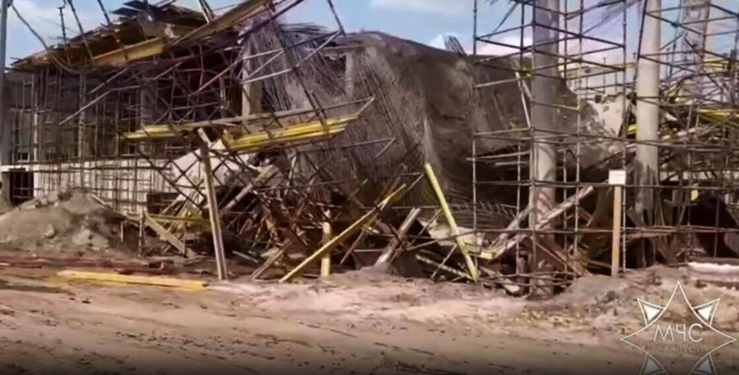 ЧП в Бресте: на стройке одного из крупнейших торговых центров в Беларуси обрушился каркас. Есть видео