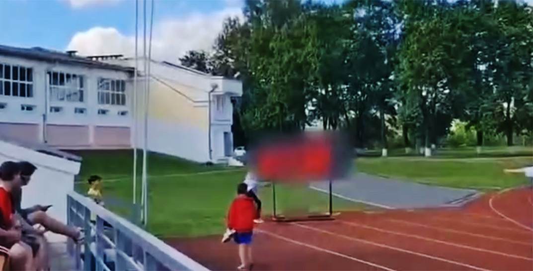 В Ляховичах школьник проверил свои знания по программированию — во время футбольного матча вывел на табло…