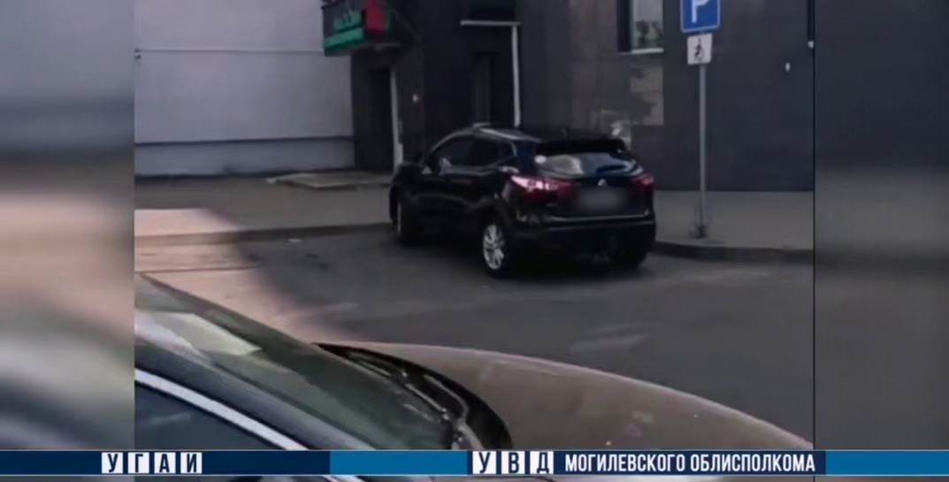 В Могилеве гражданин соседней страны оставил свое авто на парковке для инвалидов и попал на видео. Что было дальше?