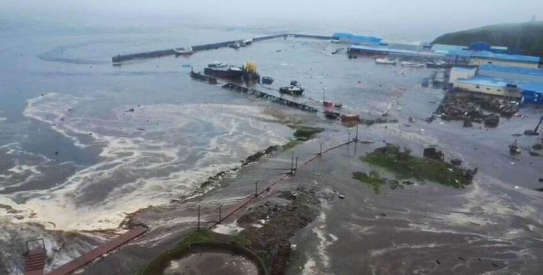 Сильнейшее землетрясение на Камчатке привело к цунами. Эвакуацию объявили в Японии и на Гавайях