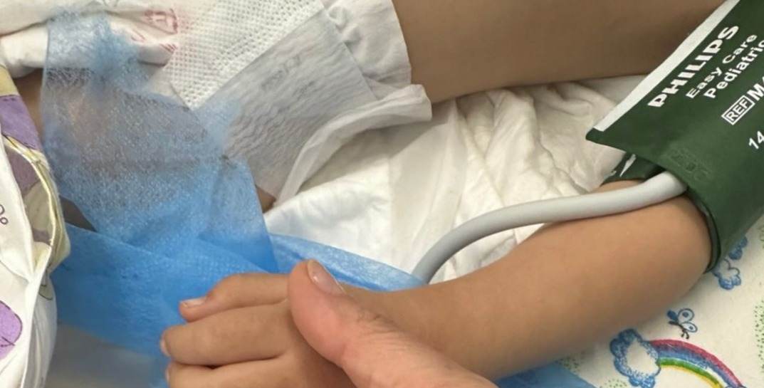 Полуторагодовалого ребенка, которого белорус швырнул об пол в Шереметьево, вывели из комы