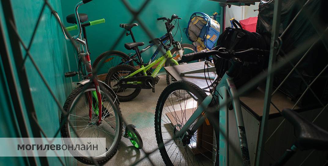 «В квартире этажом выше и дрались, и убивались, и устраивали оргии». Наши читатели рассказали, как непросто бывает ужиться с соседями и в какие истории можно вляпаться