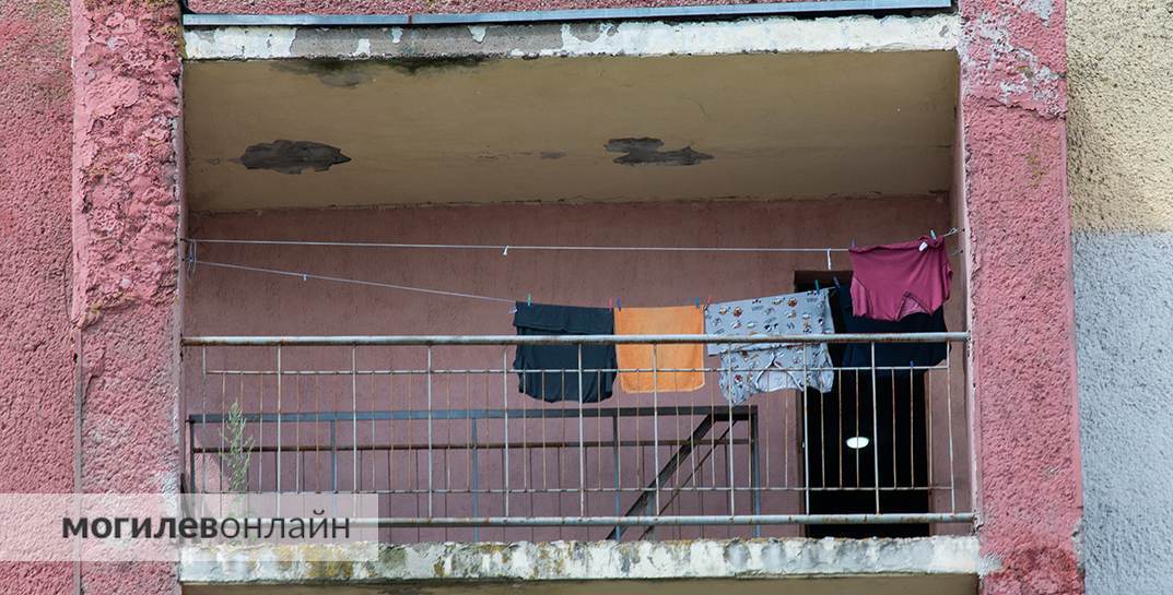 «В квартире этажом выше и дрались, и убивались, и устраивали оргии». Наши читатели рассказали, как непросто бывает ужиться с соседями и в какие истории можно вляпаться