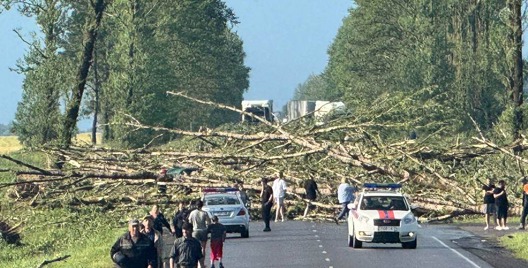 Вчера смерч буквально разворотил агрогородок на Витебщине